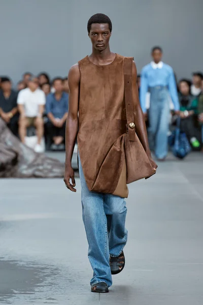 Look 29